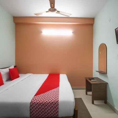 Oyo Modern Guest House Ченай Екстериор снимка