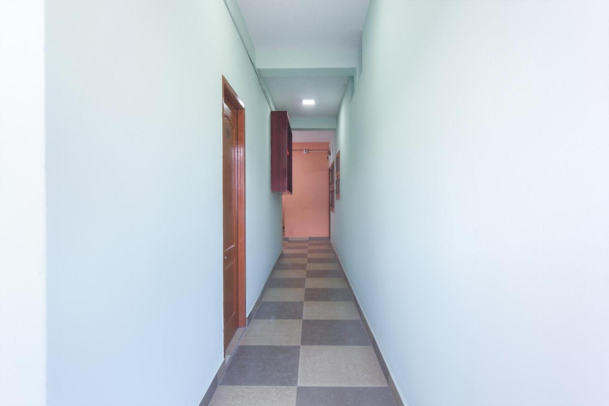 Oyo Modern Guest House Ченай Екстериор снимка
