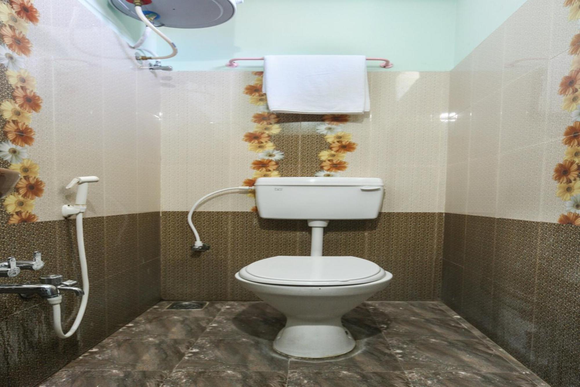 Oyo Modern Guest House Ченай Екстериор снимка