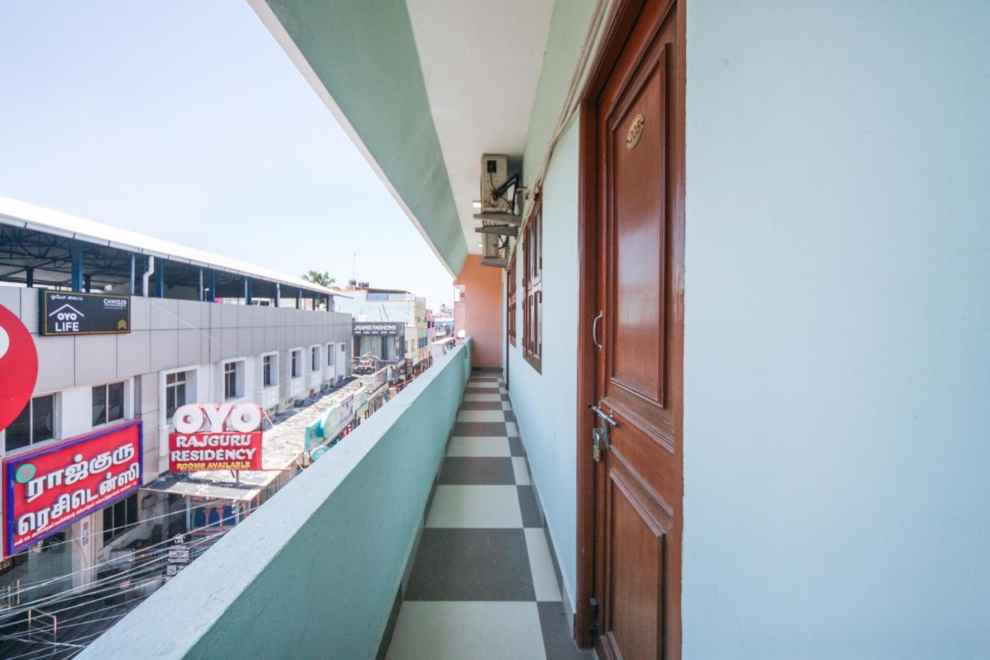 Oyo Modern Guest House Ченай Екстериор снимка