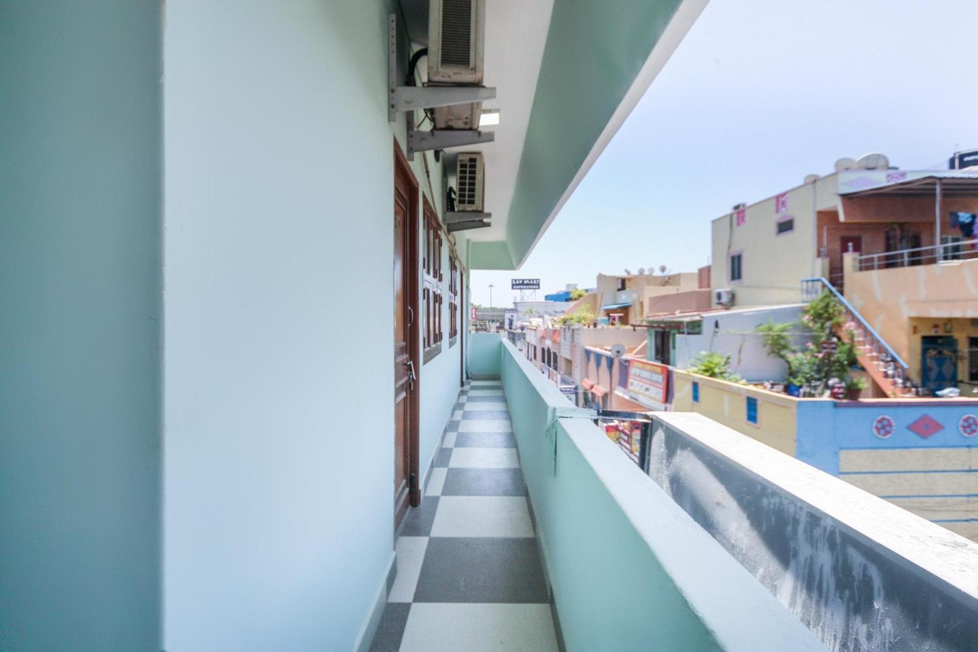Oyo Modern Guest House Ченай Екстериор снимка