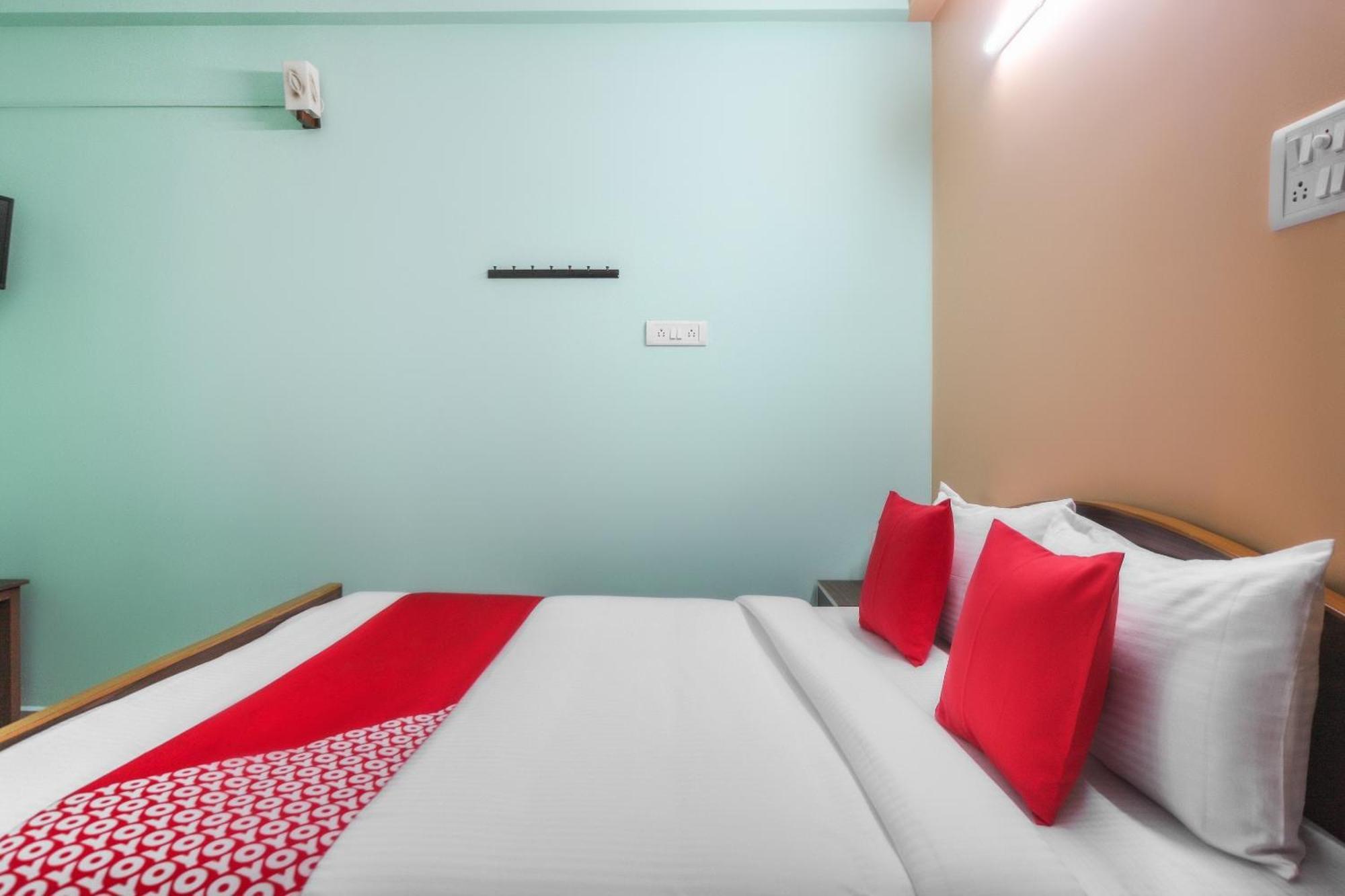 Oyo Modern Guest House Ченай Екстериор снимка