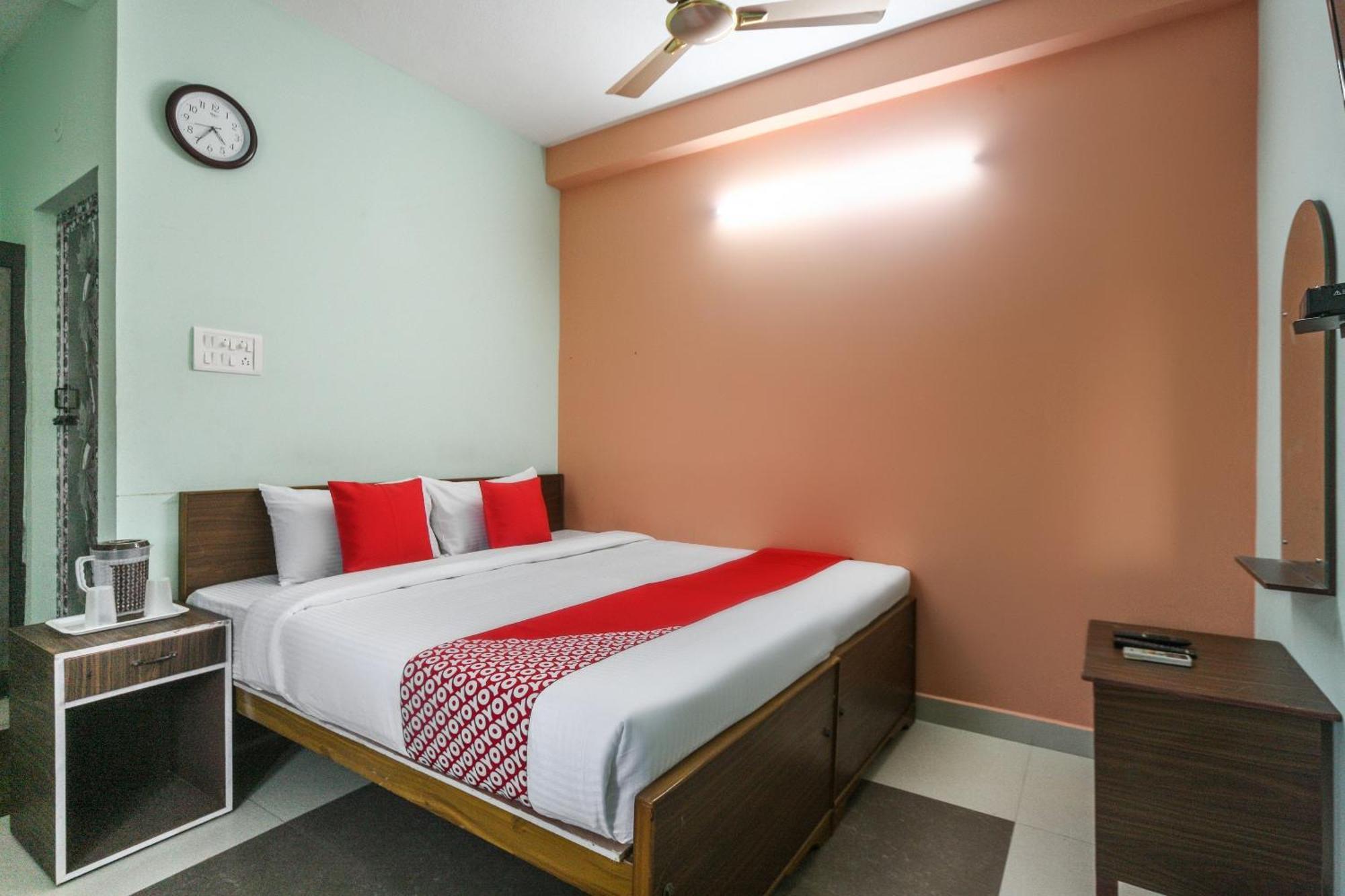 Oyo Modern Guest House Ченай Екстериор снимка