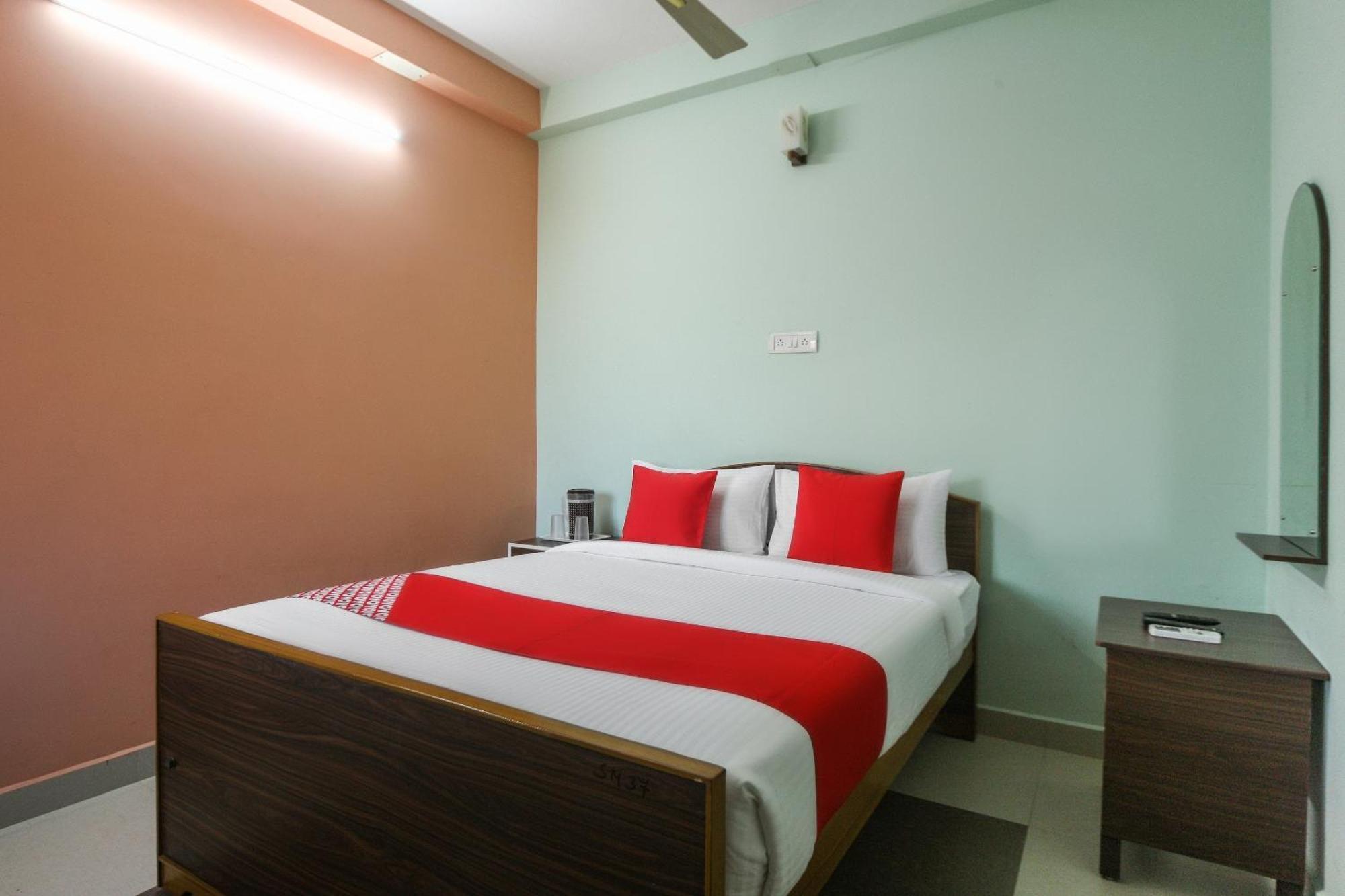Oyo Modern Guest House Ченай Екстериор снимка