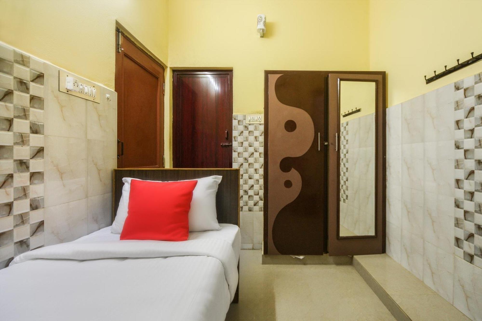 Oyo Modern Guest House Ченай Екстериор снимка